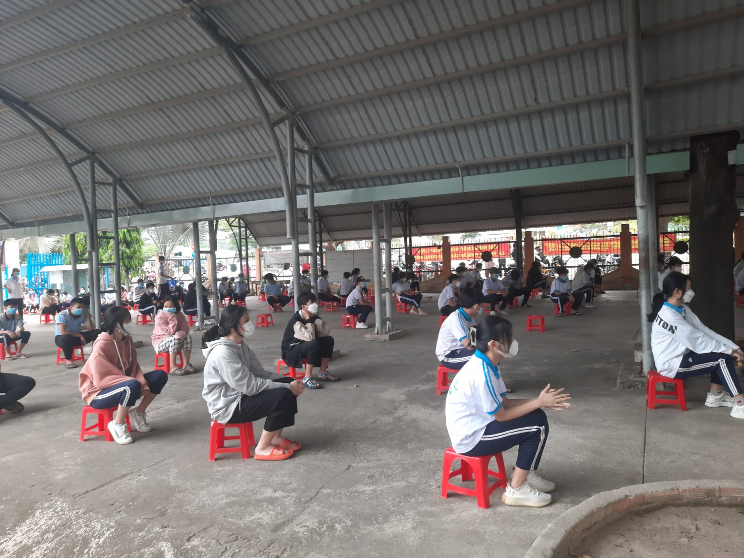 TRƯỜNG THCS HÒA LỢI TỔ CHỨC TEST SÀNG LỌC COVID - 19 CHO GIÁO VIÊN VÀ HỌC SINH KHỐI 8, 9 ĐỂ CHUẨN BỊ CHO VIỆC DẠY VÀ HỌC TRỰC TIẾP TẠI TRƯỜNG