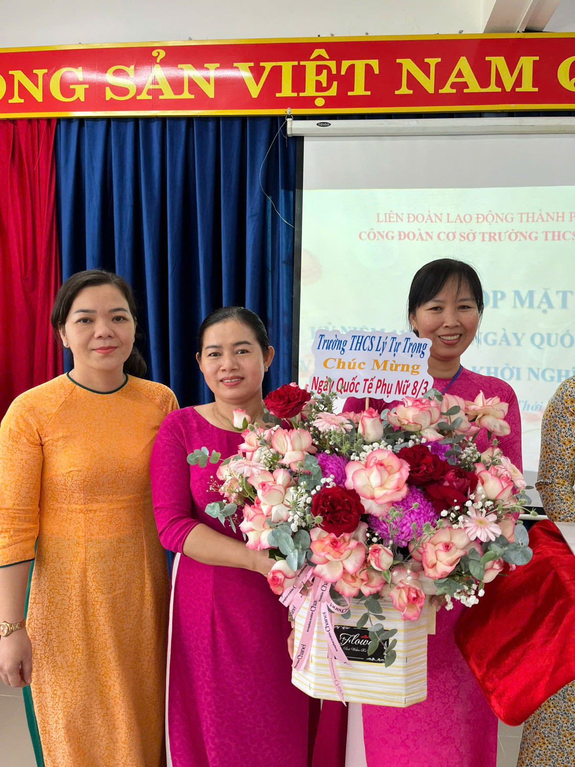 Công đoàn Trường THCS Lý Tự Trọng đã tổ chức họp mặt kỉ niệm  ngày Quốc tế Phụ nữ 8/3