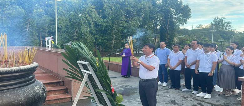 CHI BỘ TRƯỜNG THCS LÝ TỰ TRỌNG TỔ CHỨC HÀNH TRÌNH VỀ NGUỒN VÀ SINH HOẠT CHUYÊN ĐỀ TẠI CÔN ĐẢO NĂM 2026